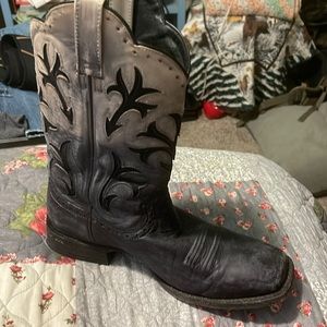 Ariat square toed cowboy boots black distressed color